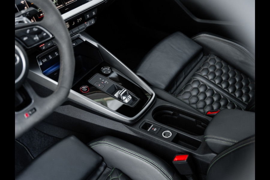 Audi RS3 Limousine 2.5 TFSI quattro | Keramisch | Panorama | Hulk