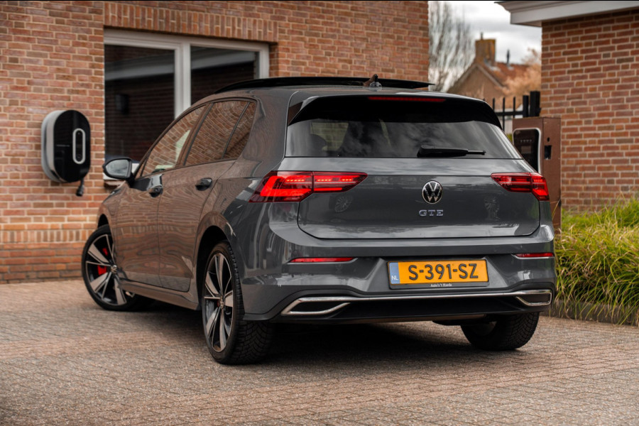 Volkswagen Golf 1.4 eHybrid GTE 245 PK Pano ACC IQ-Light Head-Up Stoelverwarming Camera 18''
