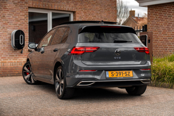 Volkswagen Golf 1.4 eHybrid GTE 245 PK Pano ACC IQ-Light Head-Up Stoelverwarming Camera 18''