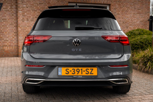 Volkswagen Golf 1.4 eHybrid GTE 245 PK Pano ACC IQ-Light Head-Up Stoelverwarming Camera 18''