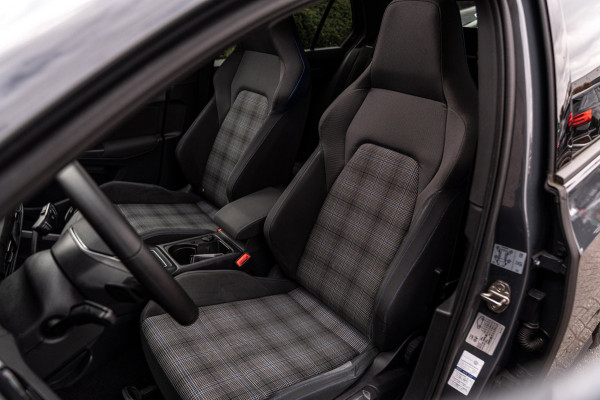 Volkswagen Golf 1.4 eHybrid GTE 245 PK Pano ACC IQ-Light Head-Up Stoelverwarming Camera 18''