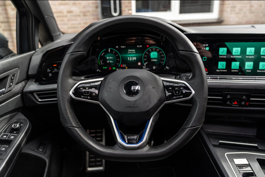 Volkswagen Golf 1.4 eHybrid GTE 245 PK Pano ACC IQ-Light Head-Up Stoelverwarming Camera 18''