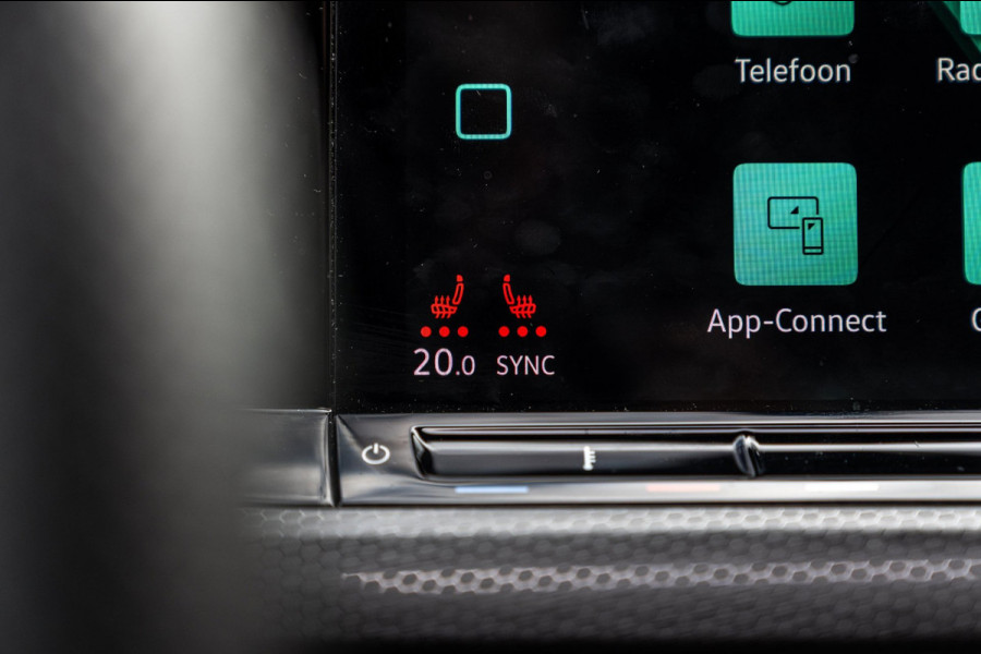 Volkswagen Golf 1.4 eHybrid GTE 245 PK Pano ACC IQ-Light Head-Up Stoelverwarming Camera 18''