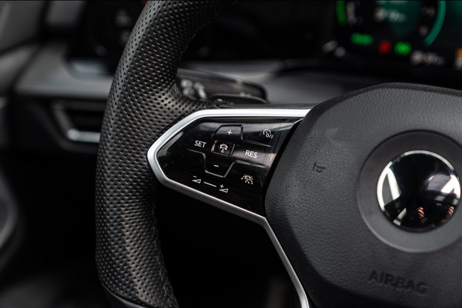 Volkswagen Golf 1.4 eHybrid GTE 245 PK Pano ACC IQ-Light Head-Up Stoelverwarming Camera 18''