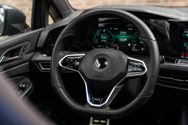 Volkswagen Golf 1.4 eHybrid GTE 245 PK Pano ACC IQ-Light Head-Up Stoelverwarming Camera 18''