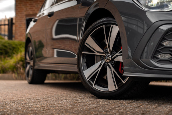 Volkswagen Golf 1.4 eHybrid GTE 245 PK Pano ACC IQ-Light Head-Up Stoelverwarming Camera 18''