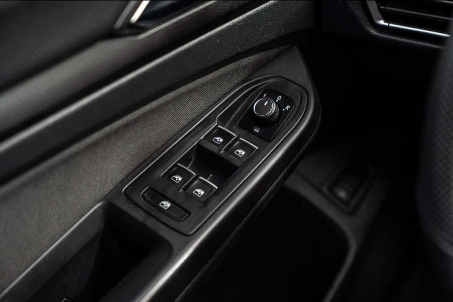 Volkswagen Golf 1.4 eHybrid GTE 245 PK Pano ACC IQ-Light Head-Up Stoelverwarming Camera 18''