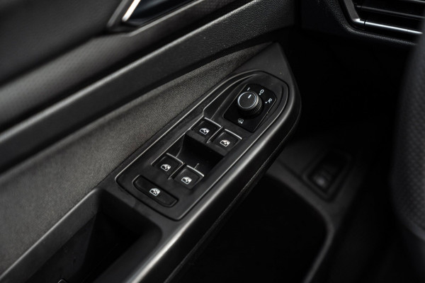 Volkswagen Golf 1.4 eHybrid GTE 245 PK Pano ACC IQ-Light Head-Up Stoelverwarming Camera 18''