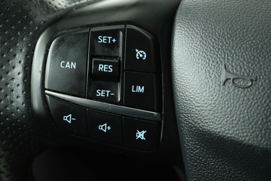 Ford Fiesta 1.0 EcoBoost ST-Line (PARKEERSENSOREN, LANE-ASSIST, NAVIGATIE, CRUISE CONTROL)