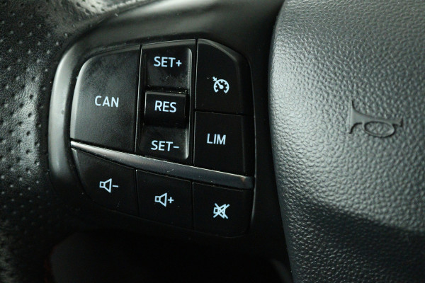Ford Fiesta 1.0 EcoBoost ST-Line (PARKEERSENSOREN, LANE-ASSIST, NAVIGATIE, CRUISE CONTROL)