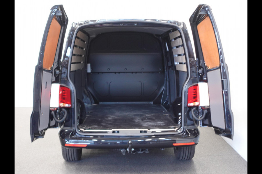 Volkswagen Transporter 150pk L2H1 28 Highline Automaat Trekhaak Navigatie Carplay Camera  Cruise control Lm velgen