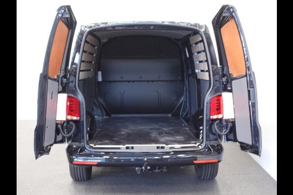 Volkswagen Transporter 150pk L2H1 28 Highline Automaat Trekhaak Navigatie Carplay Camera  Cruise control Lm velgen