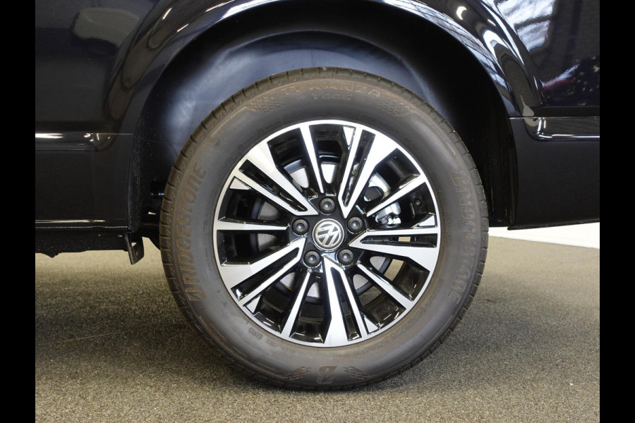 Volkswagen Transporter 150pk L2H1 28 Highline Automaat Trekhaak Navigatie Carplay Camera  Cruise control Lm velgen