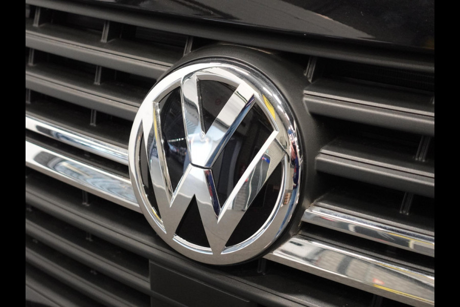 Volkswagen Transporter 150pk L2H1 28 Highline Automaat Trekhaak Navigatie Carplay Camera  Cruise control Lm velgen