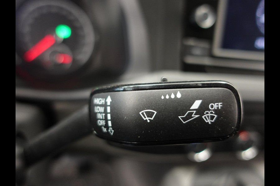 Volkswagen Transporter 150pk L2H1 28 Highline Automaat Trekhaak Navigatie Carplay Camera  Cruise control Lm velgen