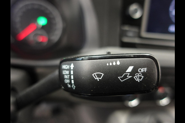 Volkswagen Transporter 150pk L2H1 28 Highline Automaat Trekhaak Navigatie Carplay Camera  Cruise control Lm velgen