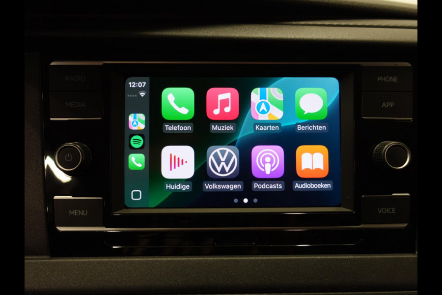 Volkswagen Transporter 150pk L2H1 28 Highline Automaat Trekhaak Navigatie Carplay Camera  Cruise control Lm velgen