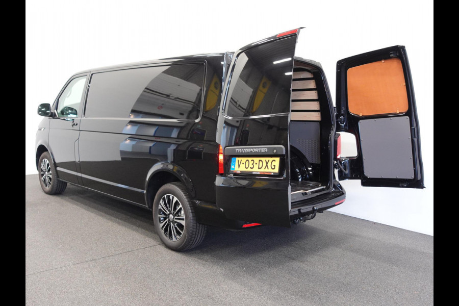 Volkswagen Transporter 150pk L2H1 28 Highline Automaat Trekhaak Navigatie Carplay Camera  Cruise control Lm velgen