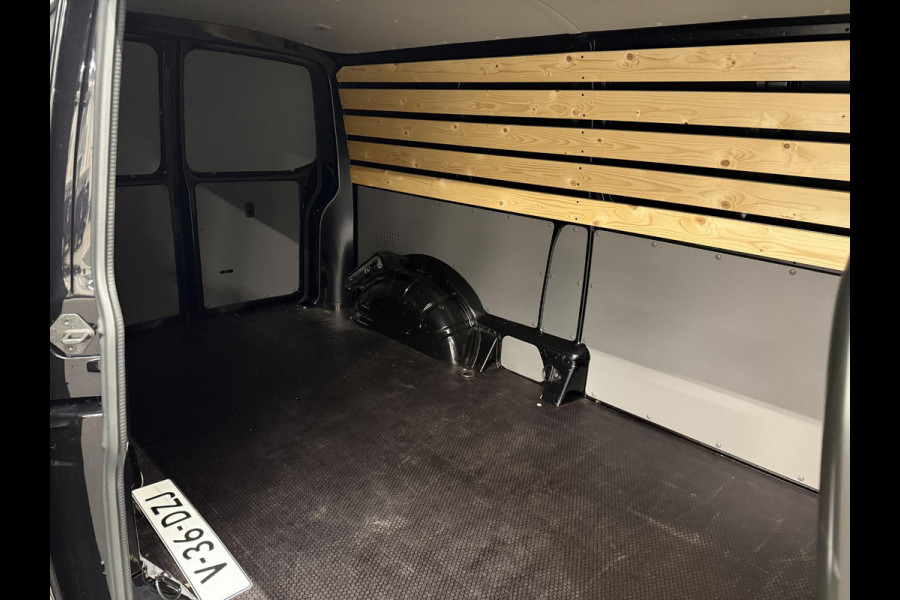Volkswagen Transporter 2.0 150PK L2H1 Highline Automaat Airco  Navi Parkeersensoren Camera Trekhaak Carplay
