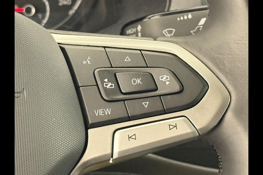 Volkswagen Transporter 2.0 150PK L2H1 Highline Automaat Airco  Navi Parkeersensoren Camera Trekhaak Carplay