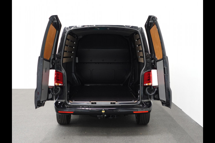 Volkswagen Transporter 2.0 150PK L2H1 Highline Automaat Airco  Navi Parkeersensoren Camera Trekhaak Carplay
