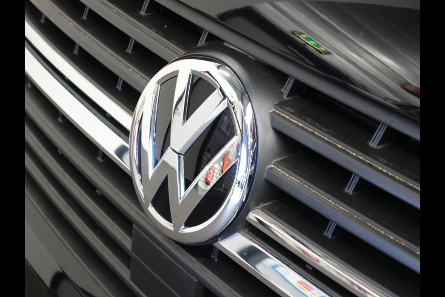 Volkswagen Transporter 2.0 150PK L2H1 Highline Automaat Airco  Navi Parkeersensoren Camera Trekhaak Carplay