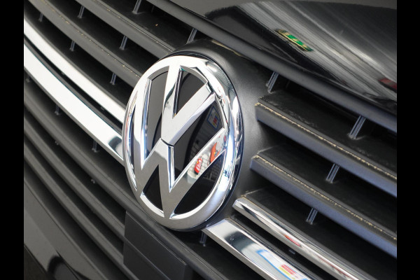 Volkswagen Transporter 2.0 150PK L2H1 Highline Automaat Airco  Navi Parkeersensoren Camera Trekhaak Carplay