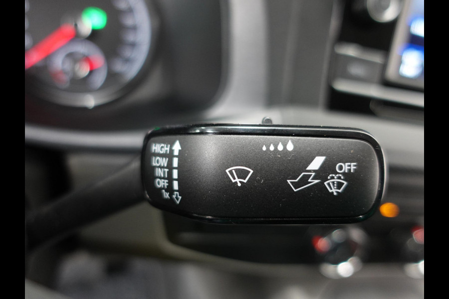 Volkswagen Transporter 2.0 150PK L2H1 Highline Automaat Airco  Navi Parkeersensoren Camera Trekhaak Carplay