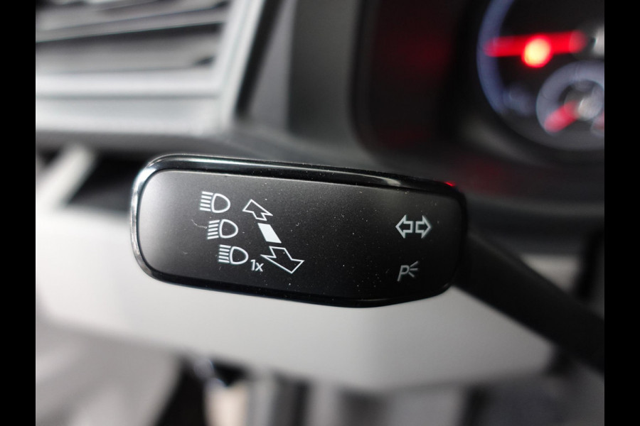Volkswagen Transporter 2.0 150PK L2H1 Highline Automaat Airco  Navi Parkeersensoren Camera Trekhaak Carplay