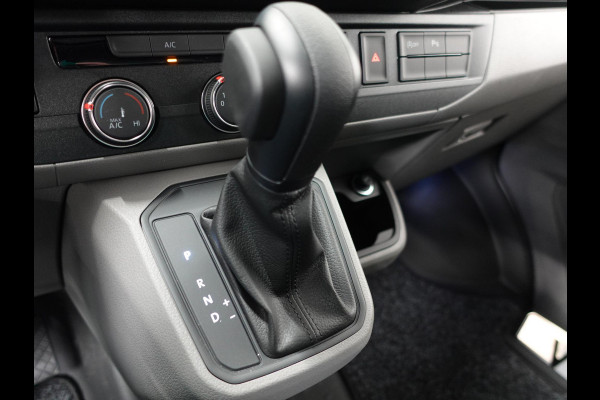 Volkswagen Transporter 2.0 150PK L2H1 Highline Automaat Airco  Navi Parkeersensoren Camera Trekhaak Carplay