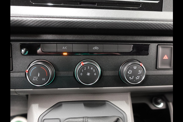 Volkswagen Transporter 2.0 150PK L2H1 Highline Automaat Airco  Navi Parkeersensoren Camera Trekhaak Carplay