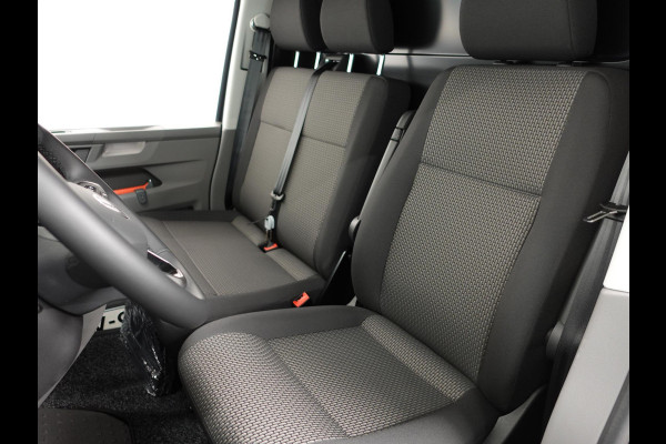 Volkswagen Transporter 2.0 150PK L2H1 Highline Automaat Airco  Navi Parkeersensoren Camera Trekhaak Carplay