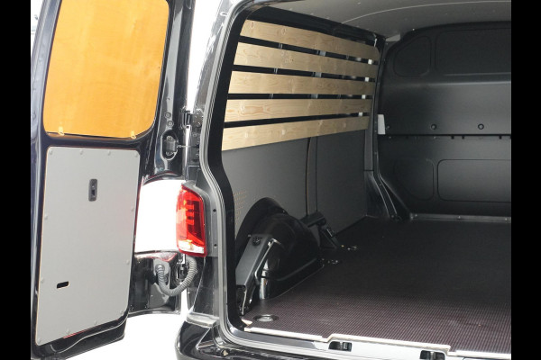 Volkswagen Transporter 2.0 150PK L2H1 Highline Automaat Airco  Navi Parkeersensoren Camera Trekhaak Carplay