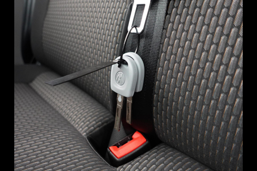 Volkswagen Transporter 2.0 150PK L2H1 Highline Automaat Airco  Navi Parkeersensoren Camera Trekhaak Carplay