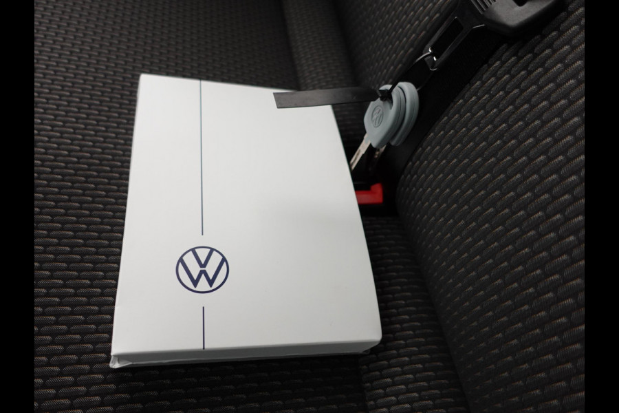 Volkswagen Transporter 2.0 150PK L2H1 Highline Automaat Airco  Navi Parkeersensoren Camera Trekhaak Carplay