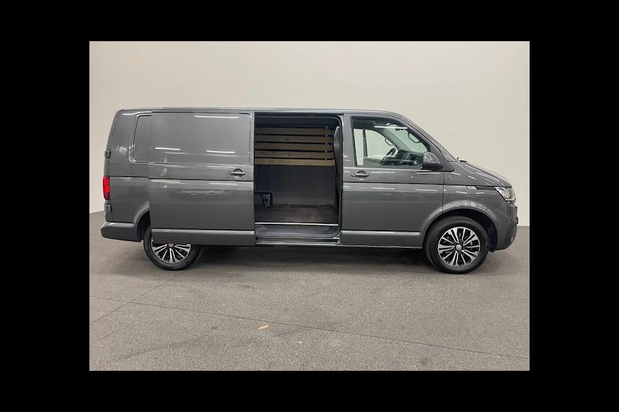 Volkswagen Transporter 2.0 TDI L2H1 28 Highline Automaat Airco Cruise Control Navi PDC V&A Trekhaak