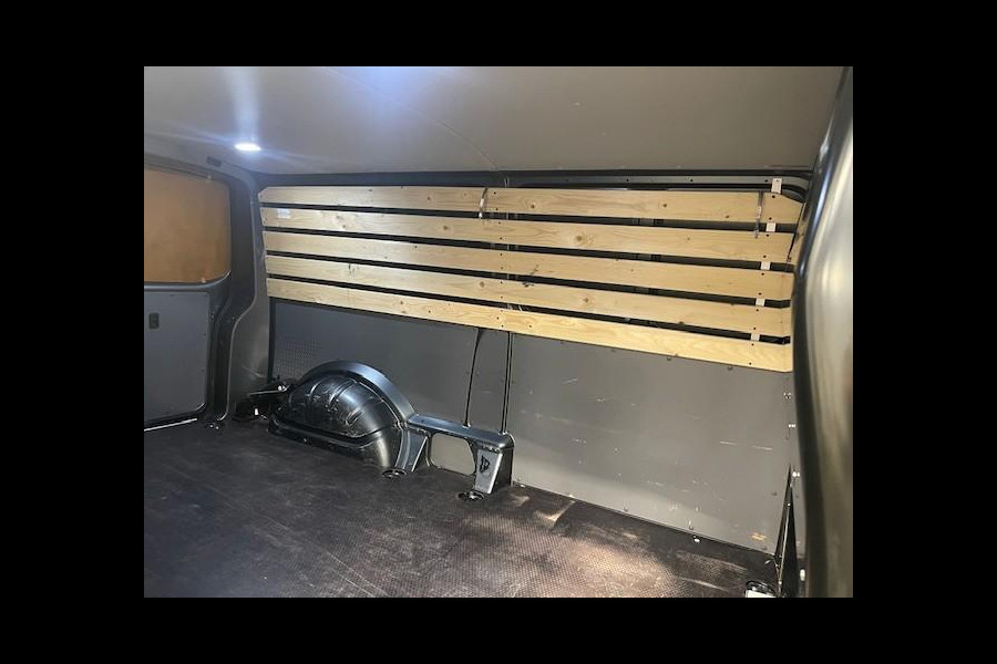 Volkswagen Transporter 2.0 TDI L2H1 28 Highline Automaat Airco Cruise Control Navi PDC V&A Trekhaak