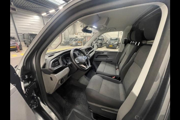 Volkswagen Transporter 2.0 TDI L2H1 28 Highline Automaat Airco Cruise Control Navi PDC V&A Trekhaak