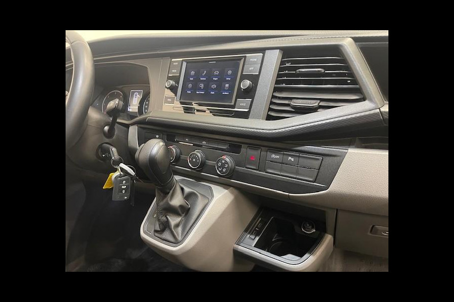 Volkswagen Transporter 2.0 TDI L2H1 28 Highline Automaat Airco Cruise Control Navi PDC V&A Trekhaak