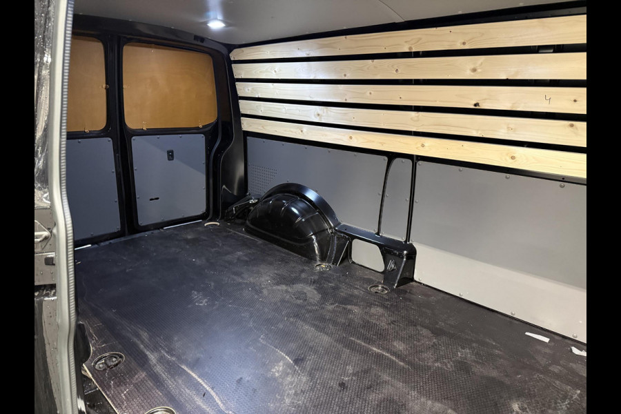 Volkswagen Transporter 2.0 TDI L2H1 28 Highline Automaat Automaat Camera Airco Cruise Navi Trekhaak