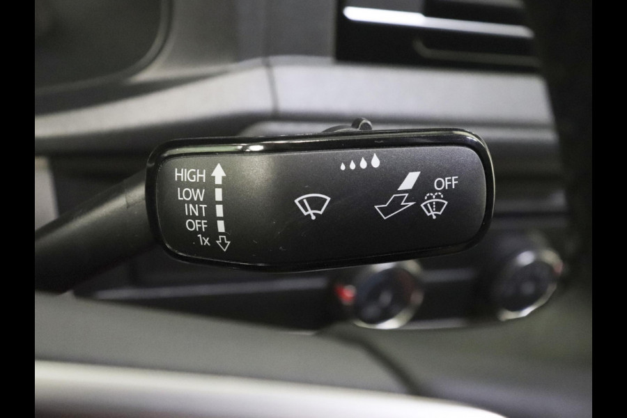 Volkswagen Transporter 2.0 TDI L2H1 28 Highline Automaat Automaat Camera Airco Cruise Navi Trekhaak