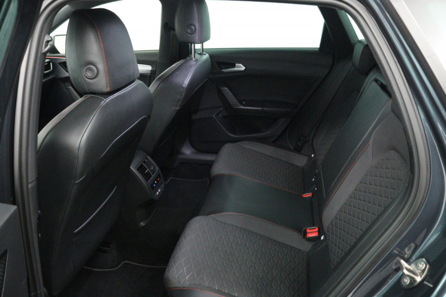 Seat Leon Sportstourer 1.5 eTSI FR Launch Edition (DIGITALE COCKPIT, NAVIGATIE, CRUISE CONTROL ADAPTIEF, PARKEERSENSOREN)