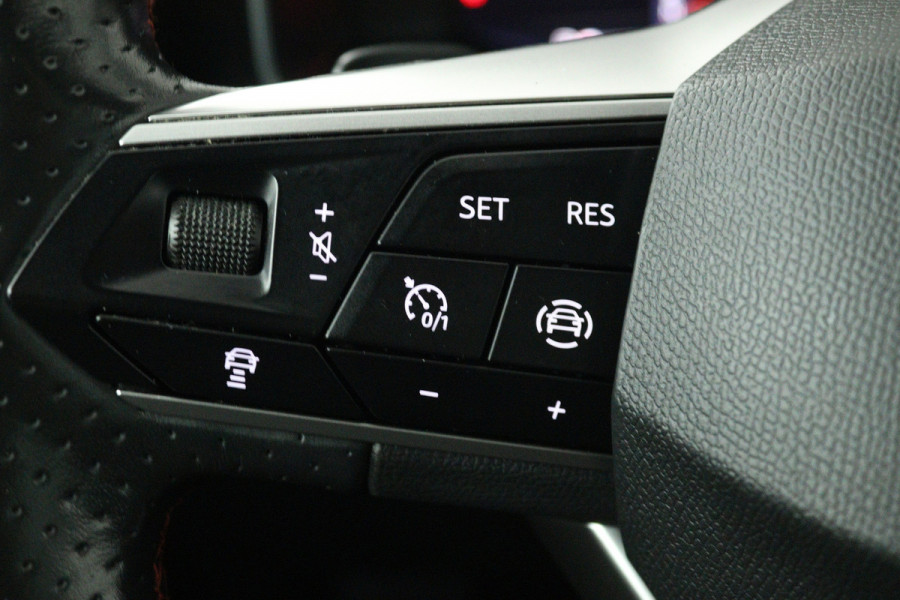 Seat Leon Sportstourer 1.5 eTSI FR Launch Edition (DIGITALE COCKPIT, NAVIGATIE, CRUISE CONTROL ADAPTIEF, PARKEERSENSOREN)