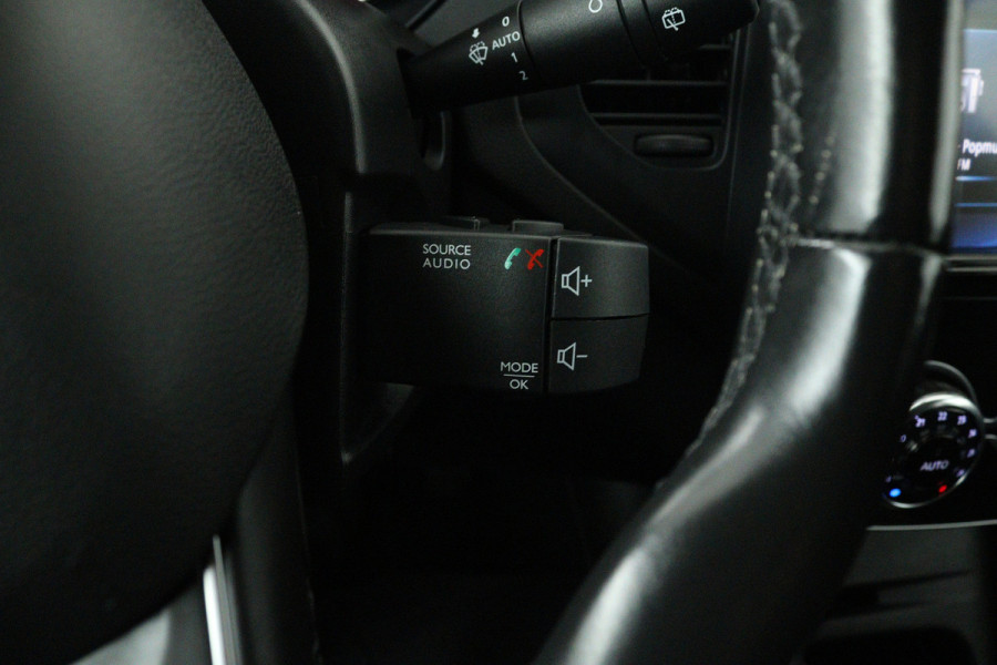 Renault Captur 0.9 TCe Intens (TREKHAAK, CAMERA, CRUISE CONTROL, PARKEERSENSOREN, NAVIGATIE)