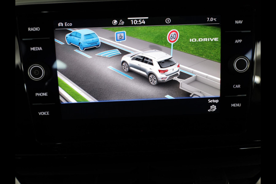 Volkswagen T-Roc 1.5 TSI R-Line 150 PK DSG | Navigatie | Trekhaak afneembaar | ErgoActive Stoel Pakket | Parkeercamera |