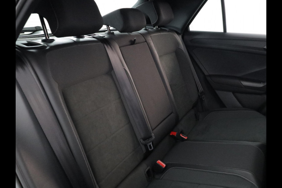 Volkswagen T-Roc 1.5 TSI R-Line 150 PK DSG | Navigatie | Trekhaak afneembaar | ErgoActive Stoel Pakket | Parkeercamera |
