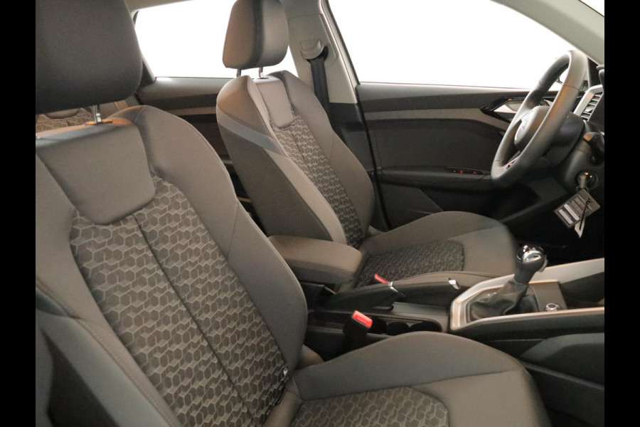 Audi A1 Sportback 30 TFSI Advanced edition 116pk AUT|  Sportstoelen | Navigatie via App | Climatronic | Verwarmbare voorstoelen | Gratis winterset