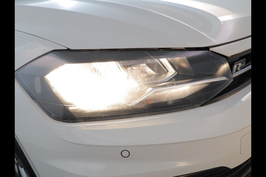 Volkswagen Polo 1.0 TSI Highline Business R 95 pk | Navigatie | Parkeersensoren | Autom. airco | Adaptieve cruise control | Voll. digitaal instrumentenpaneel |