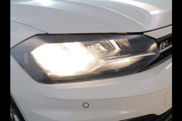 Volkswagen Polo 1.0 TSI Highline Business R 95 pk | Navigatie | Parkeersensoren | Autom. airco | Adaptieve cruise control | Voll. digitaal instrumentenpaneel |