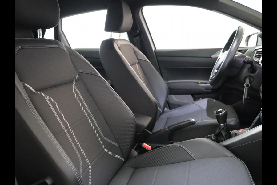 Volkswagen Polo 1.0 TSI Highline Business R 95 pk | Navigatie | Parkeersensoren | Autom. airco | Adaptieve cruise control | Voll. digitaal instrumentenpaneel |